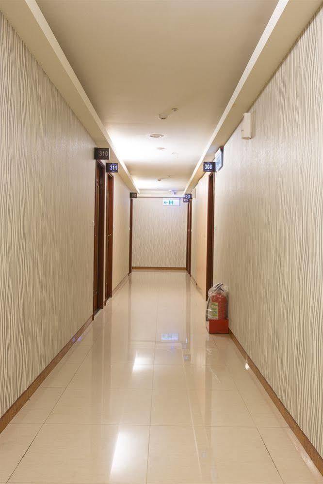 Happy Hotel Taipei Exterior photo